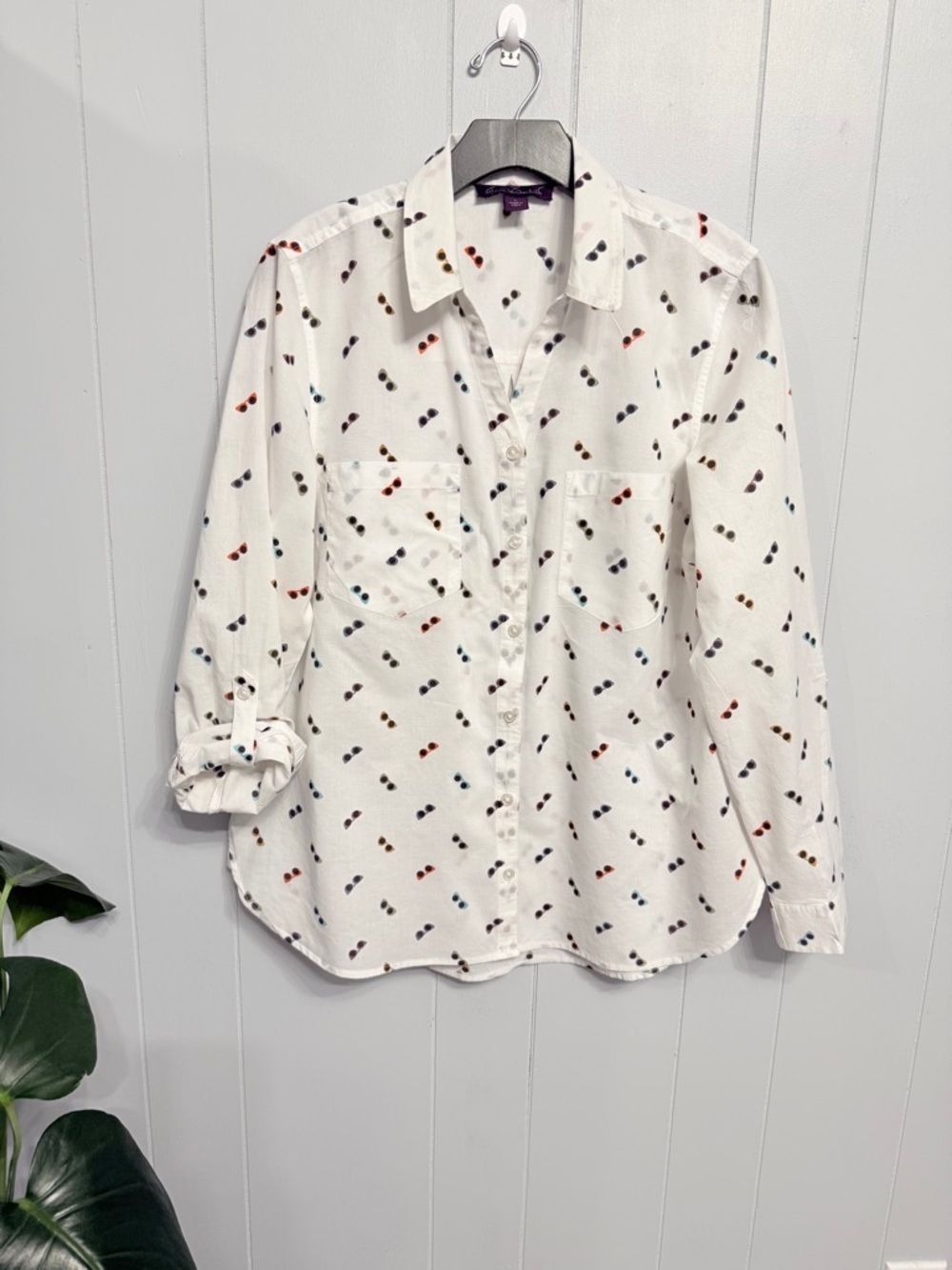 #16) Gloria Vanderbilt White Button-Front Shirt with Multicolor Sunglasses Print - Picture 4 of 7